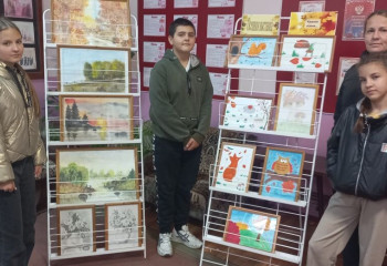 Выставка рисунков«Волшебные краски осени»